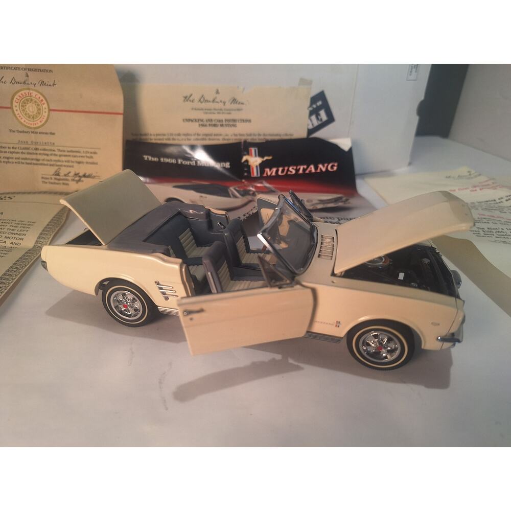 1990 Danbury Mint 1966 Ford Mustang Convertible 1:24 Diecast Box Papers- CIB
